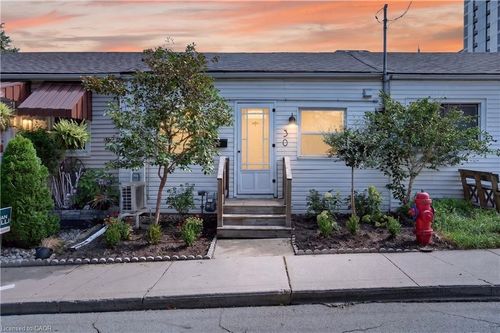 30 Ray St N, Hamilton, ON, L8R2X4 | Card Image