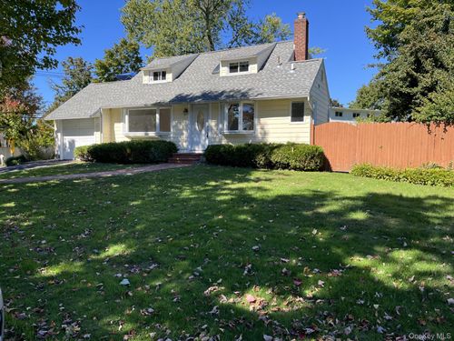 4 Elmont Ln, E Northport, NY, 11731-6004 | Card Image