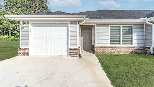 unit-1-640 Hidden Springs Dr, Decatur, AR, 72722-6004 | Card Image
