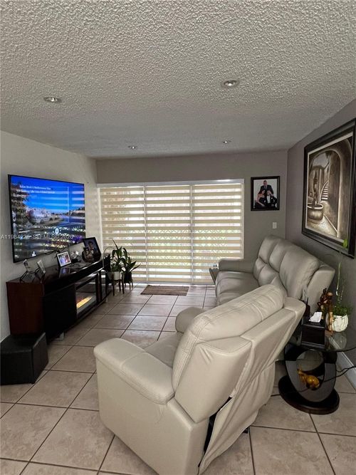 f104-1900 W 68th St, Hialeah, FL, 33014-4402 | Card Image