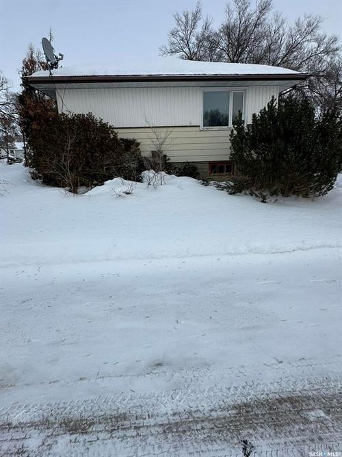 219 6th Ave W, Kindersley, SK, S0L1S2 | Card Image