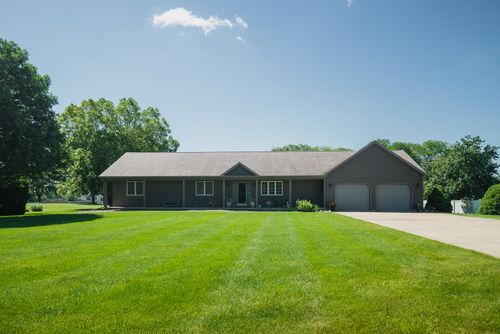 800 Burgess Drive, Utica, IL, 61373 | Card Image
