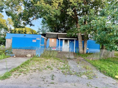 48 Cocoanut St, Central Islip, NY, 11722-4311 | Card Image