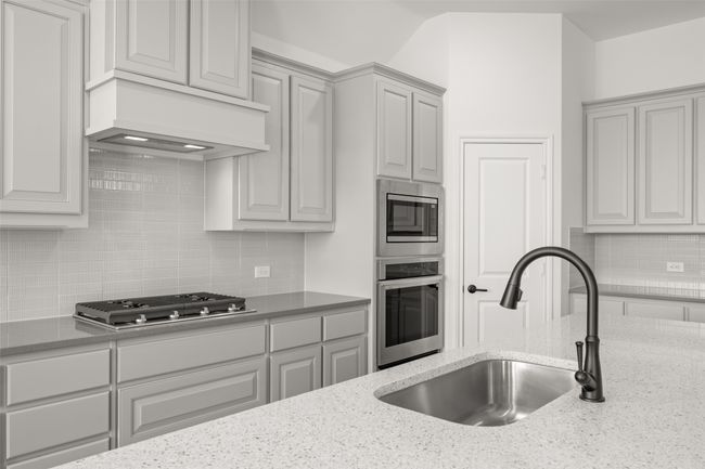 314 Bowrider Ln, House other with 4 bedrooms, 2 bathrooms and null parking in Granbury TX | Image 6