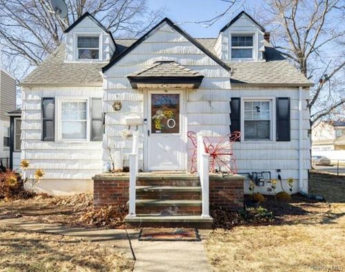 131 Goldenrod Ave, Franklin Square, NY, 11010-4416 | Card Image