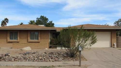 2720 N Essel Dr, Tucson, AZ, 85715-3515 | Card Image