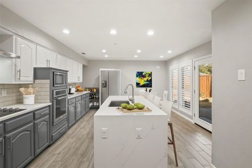 6019 Yellow Rock Trl, Dallas, TX, 75248-4939 | Card Image