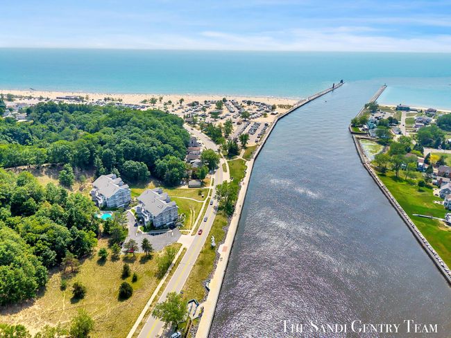 UNIT-21 - 810 S Harbor Dr, Condo with 3 bedrooms, 3 bathrooms and null parking in Grand Haven MI | Image 52