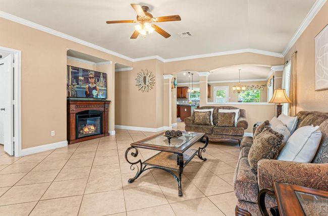 2527 Pearson Way, House other with 4 bedrooms, 2 bathrooms and 4 parking in Round Rock TX | Image 6