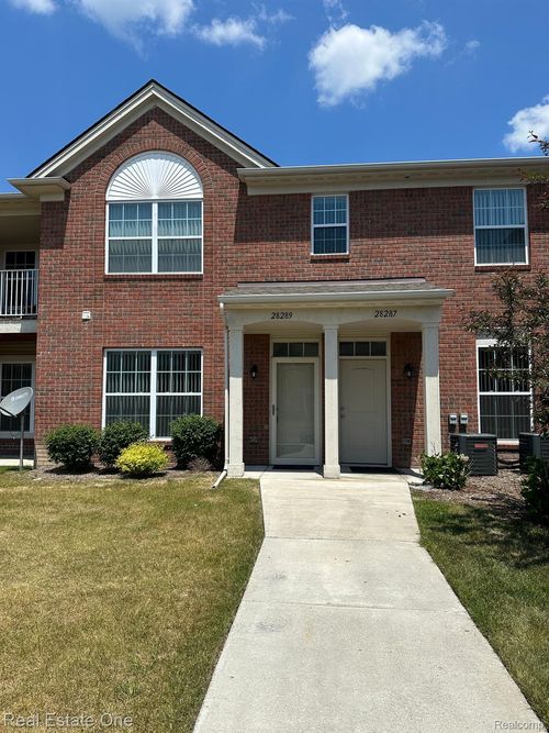 28289 S Pointe Ln, Chesterfield, MI, 48051-2348 | Card Image