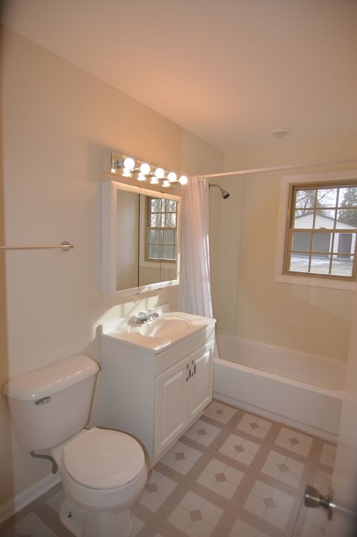 28601 N Washington Ave, Wauconda, IL, 60084-3202 | Card Image