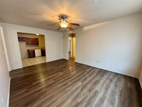 5 Lombardy Pl, Clinton, OK, 73601-4906 | Card Image