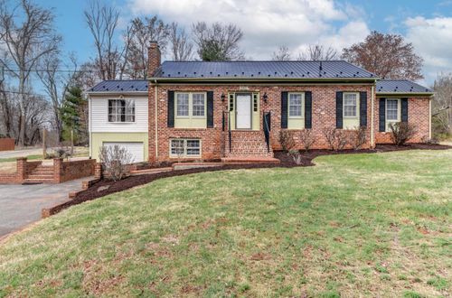 586 Kenmore Road, Amherst, VA, 24521 | Card Image