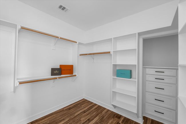 Primary Closet | Image 27