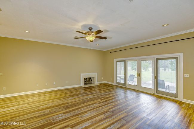 Living Area 1 | Image 16