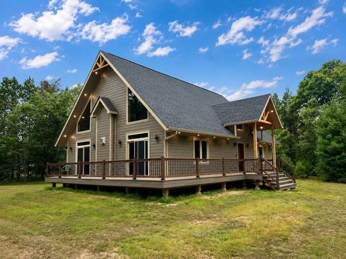 N10433 Queens Way, Necedah, WI, 54646-7951 | Card Image