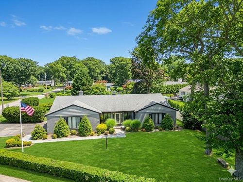 386 Mill Rd, Westhampton, NY, 11977-1208 | Card Image