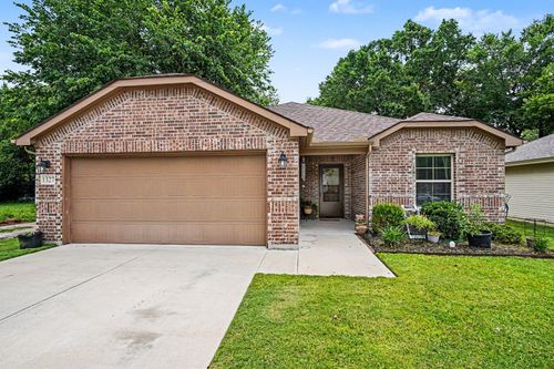1327 Lanius St, Gainesville, TX, 76240-5520 | Card Image