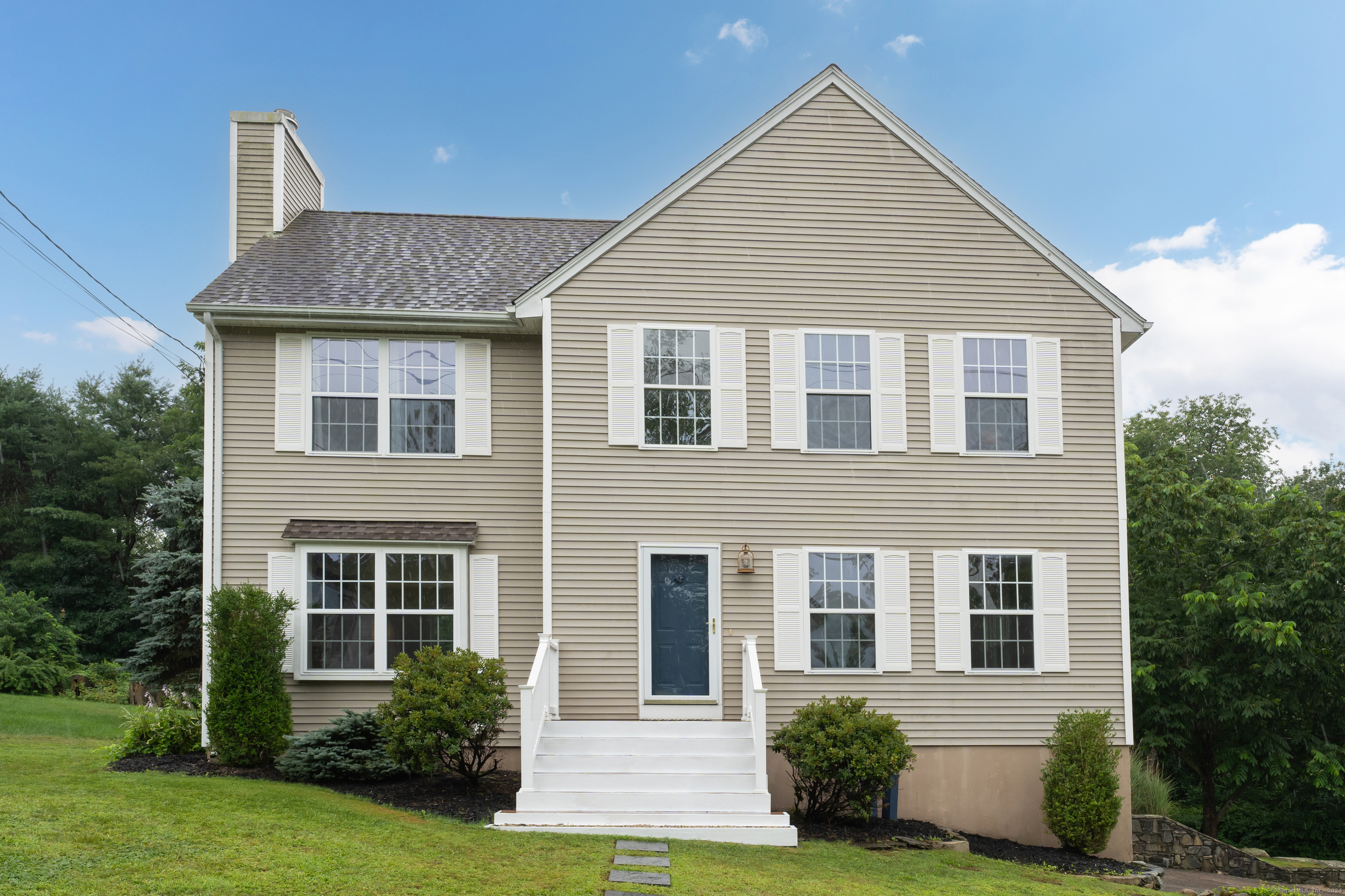 Daniels Ave, Waterford, CT 06385