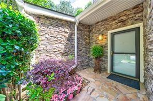 41 Basswood Cir, Sandy Springs, GA, 30328-4514 | Card Image