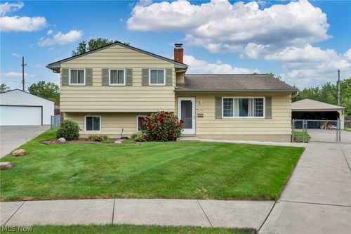 6480 Grayfriar Dr, Brook Park, OH, 44142-1254 | Card Image