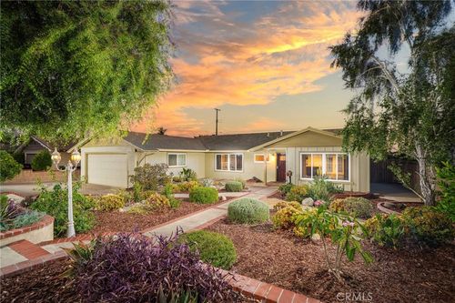 632 W 7th St, Upland, CA, 91786 | Card Image
