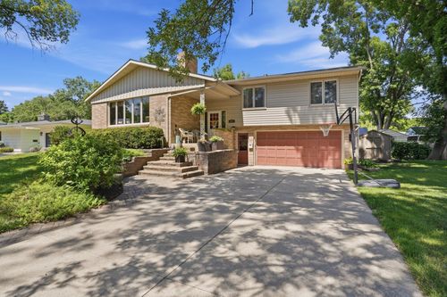 920 Meadow Ln, Willmar, MN, 56201-3049 | Card Image