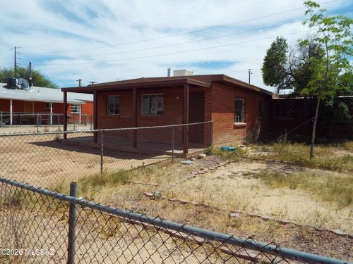 4552 E Douglas St, Tucson, AZ, 85711-4884 | Card Image