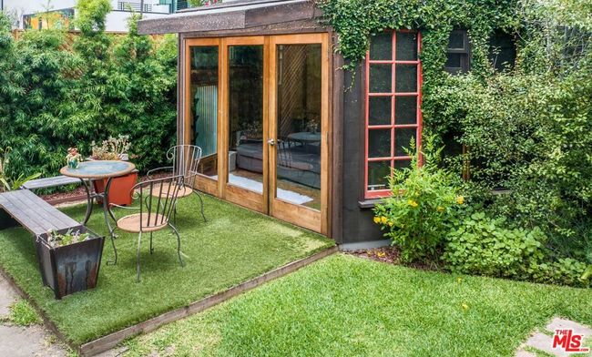 10739 Jefferson Blvd, Home with 4 bedrooms, 2 bathrooms and 2 parking in Culver City CA | Image 19