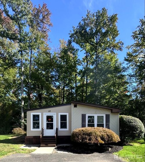 27 Hemingway Dr, North Brunswick, NJ, 08902-3471 | Card Image