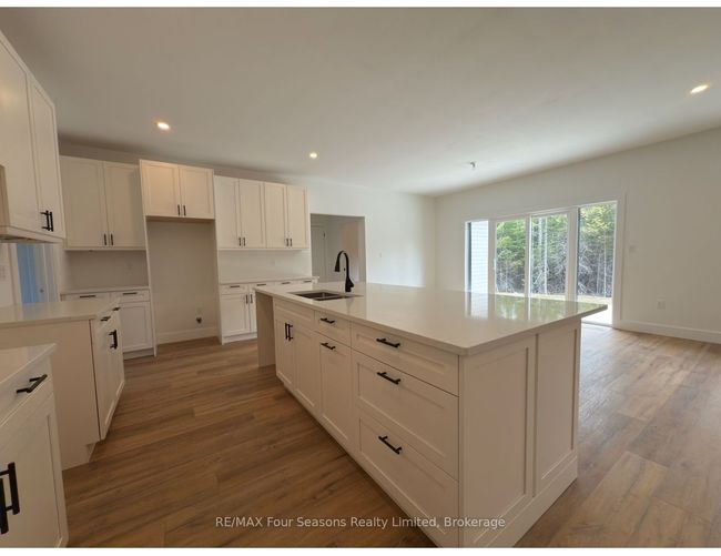 31 Trillium Cross, House other with 3 bedrooms, 2 bathrooms and 6 parking in Lions Head ON | Image 7