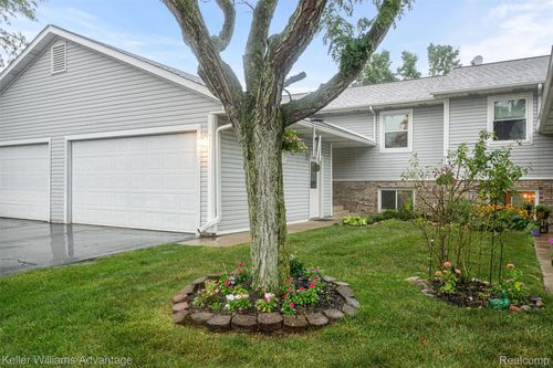 572 River Pointe Ct, Milan, MI, 48160 | Card Image