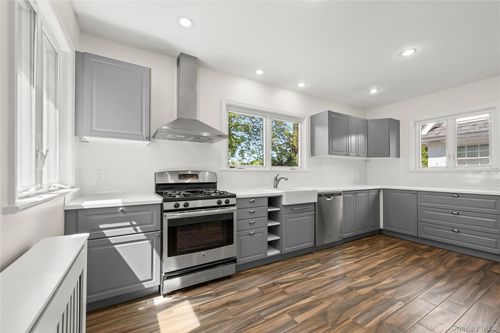 260-05 Kensington Place, North Hempstead, NY, 11020 | Card Image