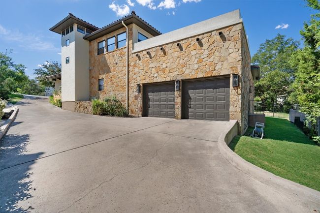 8 Cove Creek Ln, House other with 4 bedrooms, 3 bathrooms and 5 parking in The Hills TX | Image 34