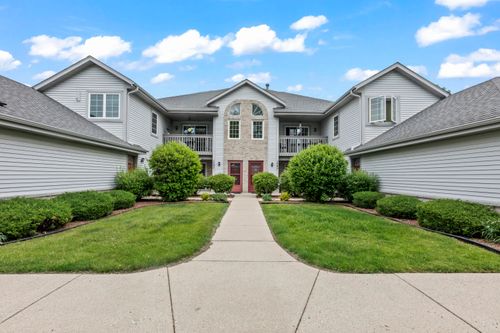 1097 Quinlan Dr, Pewaukee, WI, 53072-1870 | Card Image