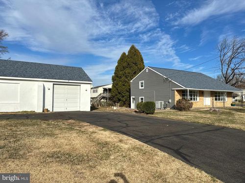 114 Nursery Ave, Levittown, PA, 19057-1110 | Card Image