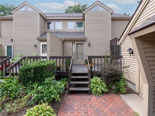 141 Pine Glen Dr, East Greenwich, RI, 02818-1900 | Card Image