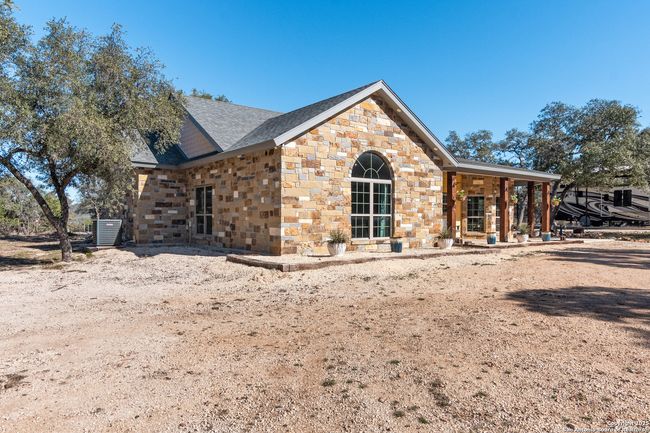 381 Camino Primero, House other with 3 bedrooms, 2 bathrooms and null parking in Leakey TX | Image 46