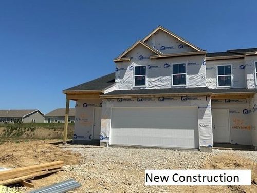 424 Honeycrisp Dr Ne, Louisville, OH, 44641-0075 | Card Image