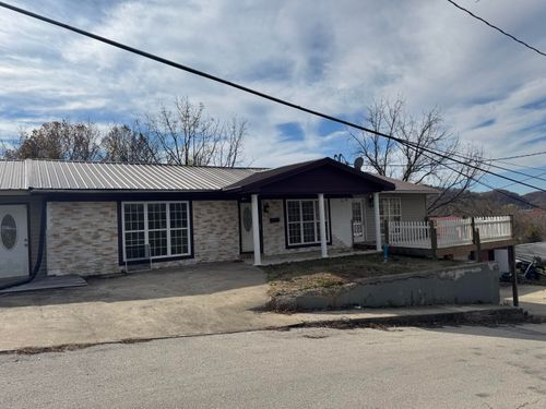 809 Lincoln Ave, Jackson, KY, 41339-1131 | Card Image