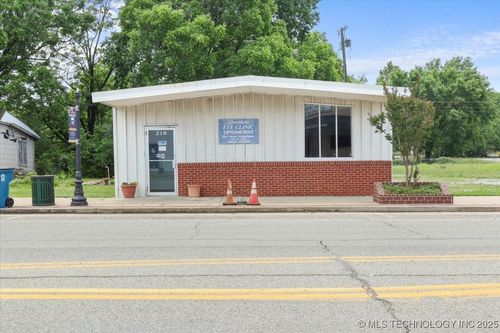 218 W Main St, Wilburton, OK, 74578-4046 | Card Image