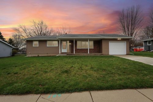 917 Kriedeman Dr, Stoughton, WI, 53589-1044 | Card Image