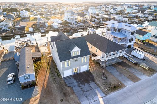 7037 7th St, Surf City, NC, 28445-8646 | Card Image