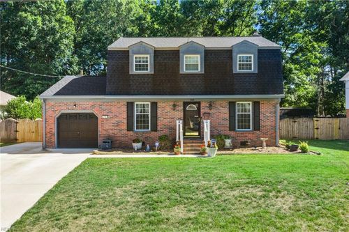 318 Williamsburg Ct, Newport News, VA, 23606-1622 | Card Image