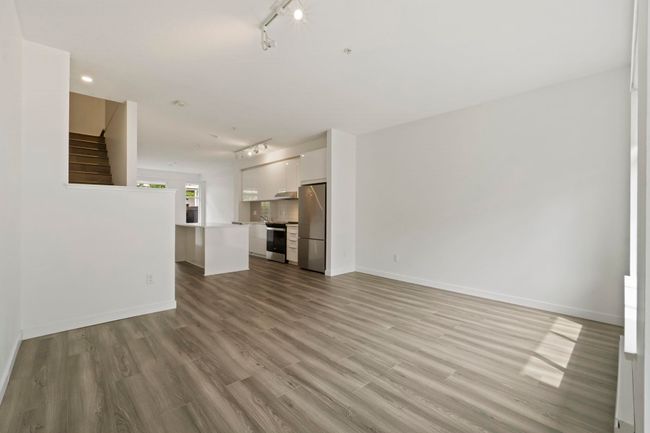 1034 - 11280 Pazarena Pl, Townhouse with 3 bedrooms, 3 bathrooms and 3 parking in Maple Ridge BC | Image 4