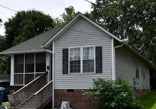 201 Lawrence St, Fuquay Varina, NC, 27526-1827 | Card Image