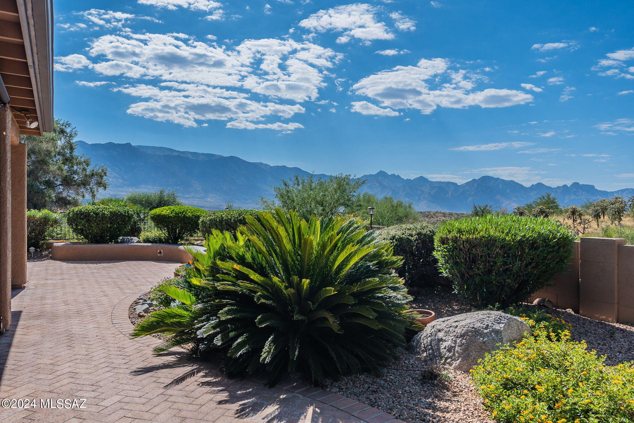 Mesa Crest Ct, Tucson, AZ 85739
