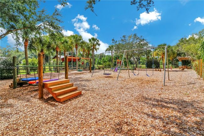 24 Carrier Blf, House other with 5 bedrooms, 5 bathrooms and null parking in Bluffton SC | Image 77