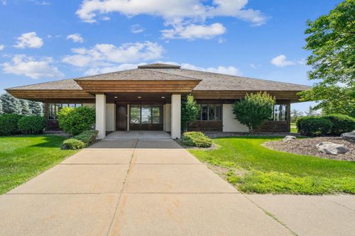 906 Dominion Dr, Hudson, WI, 54016-2048 | Card Image