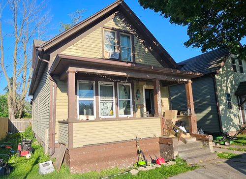 1323 S 8th St, Sheboygan, WI, 53081-5325 | Card Image